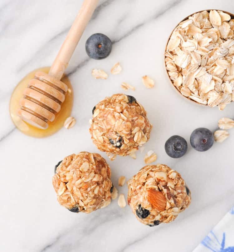 5-Ingredient No-Bake Blueberry Almond Energy Snacks! Snacks for Kids | Healthy Snacks | Snack Ideas | No Bake Energy Bites | Clean Eating Recipes | Meal Prep | Gluten Free