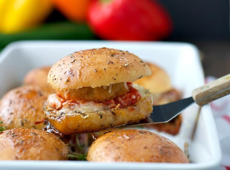 This easy Chicken Parmesan Sliders Casserole is the perfect weeknight dinner! | Chicken Parmesan Recipes | Italian Chicken | #chickenparmesan #sliders #theseasonedmom Chicken parmesan sliders in a casserole dish