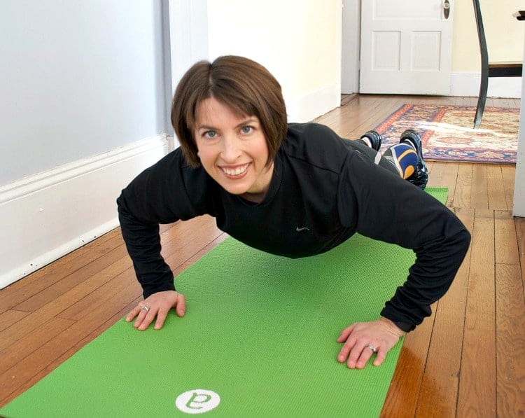 There's no equipment necessary for this 20-minute 10-5-10-5 Fat Burning At Home Workout! With two quick rounds of high-intensity exercises like push-ups, burpees, and squats, you can burn calories and break a sweat quickly and effectively...whether you're in your living room, dorm room, office, or hotel room!