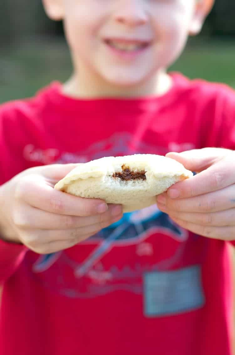 Planning a Spring Break Staycation this year? Here is the ultimate list of affordable spring break activities and easy snacks for kids -- plus a printable activity calendar and shopping list to make your time off easy and FUN!