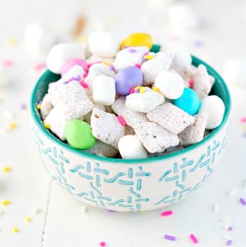 Easter Muddy Buddies recipe in a turquoise and white bowl