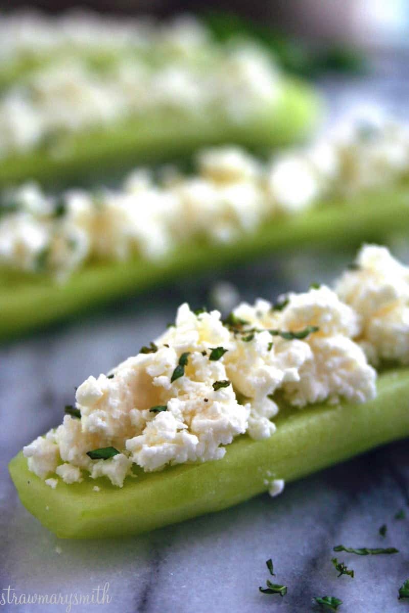 The Best Healthy Snacks for Weight Loss (and they're all Under 200 Calories!!)