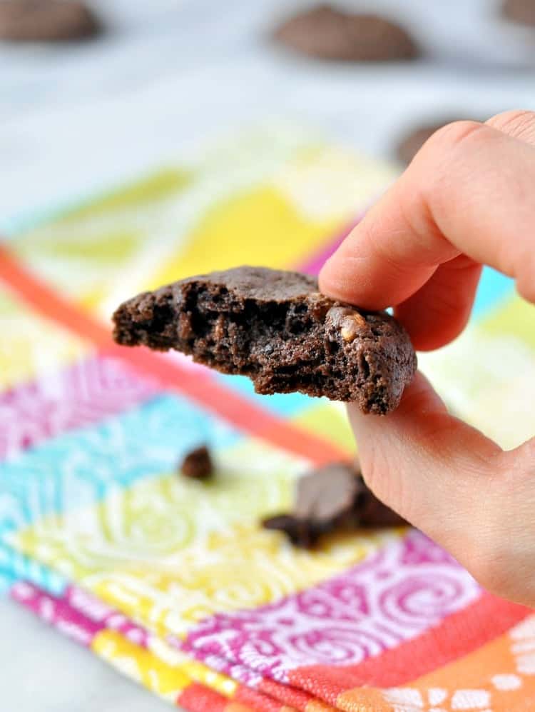 You only need 4 ingredients and 15 minutes to prepare Aunt Bee's Chocolate Krispies Cake Mix Cookies! Soft and moist on the inside, this easy dessert recipe yields the perfect cross between a chocolate cookie and a rich, fudgy brownie!