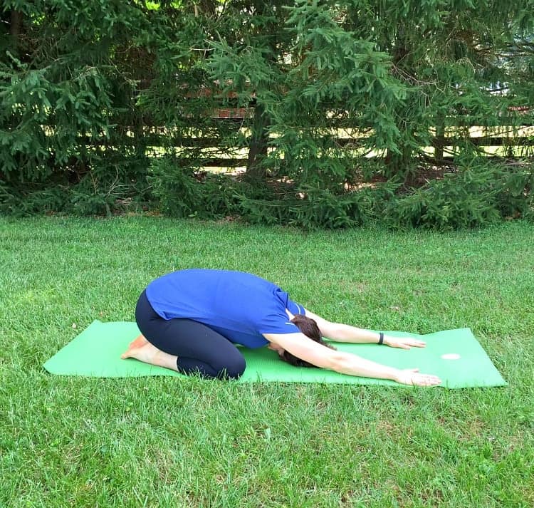 If you're looking to improve your flexibility, recover from a tough workout, or just wind down and relax, this 10 Minute Evening Yoga for Beginners is just what you need!