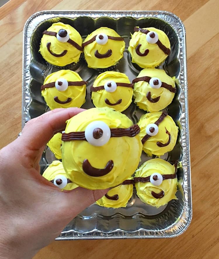 minion-cupcakes