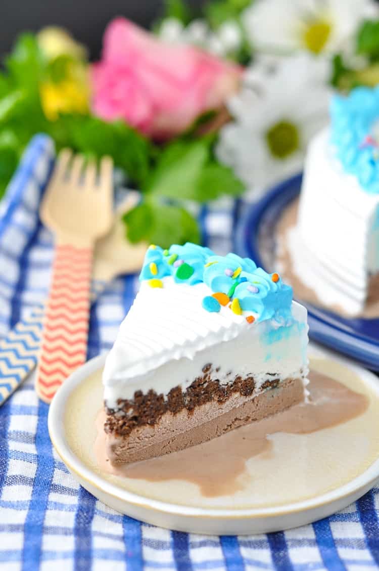Host a simple Ice Cream Party Play Date with friends for casual fun! Party Ideas | Kids Activities | Summer Activities for Kids | Ice Cream Cake