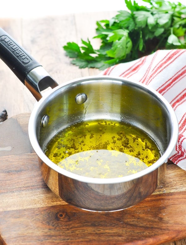 Saucepan with olive oil and garlic