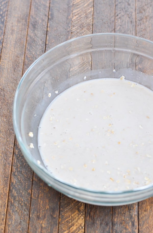 Soaking quick oats in milk in large glass bowl
