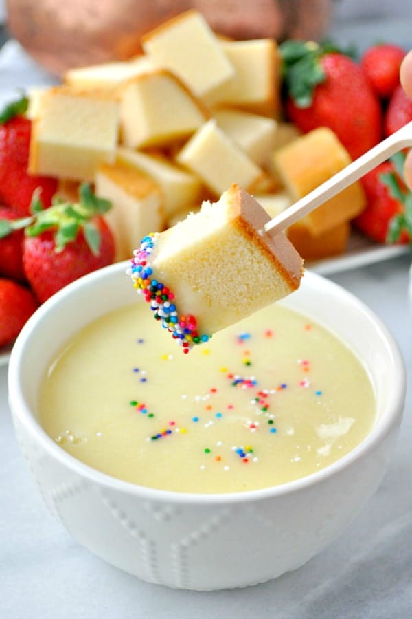 White Chocolate Champagne Fondue | 10 Classy Fondue Recipes and Dipping Ideas for New Years Eve Parties