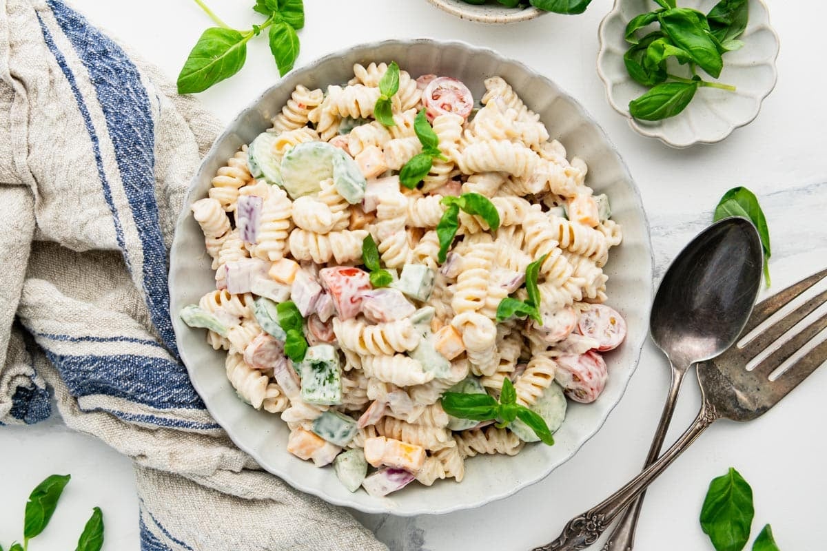 Creamy Italian Pasta Salad {Easy Make-Ahead Side} – The Seasoned Mom
