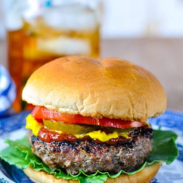 Juicy grilled hamburgers served with sweet iced tea