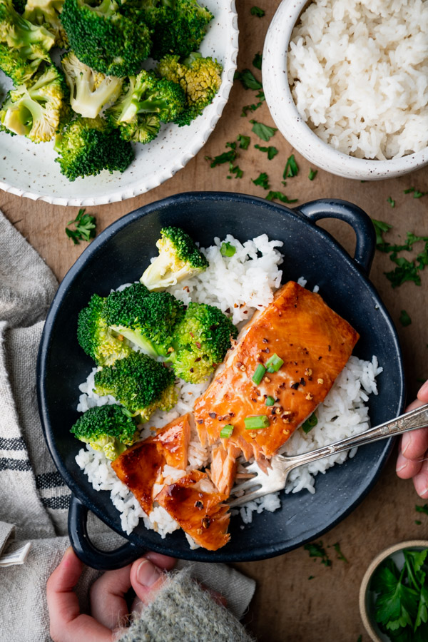 Honey maple baked salmon served over white rice and broccoli. 