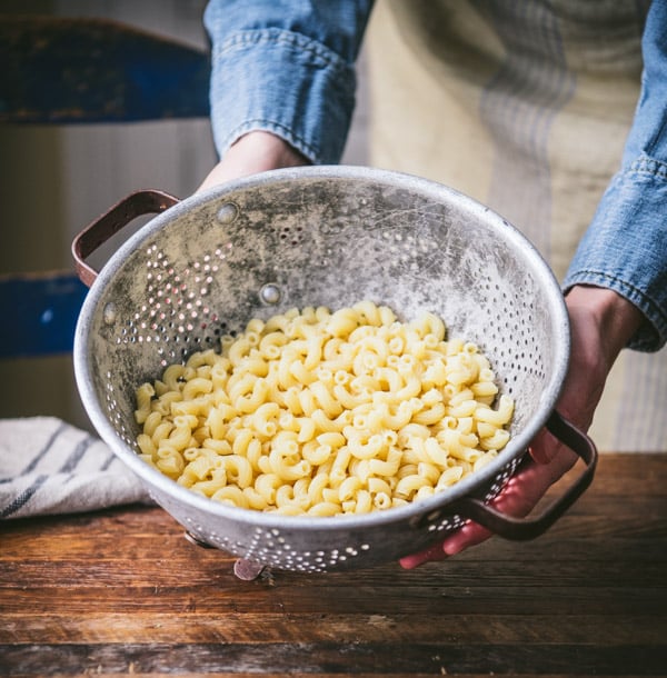 Boiled elbow macaroni noodles in a colander
