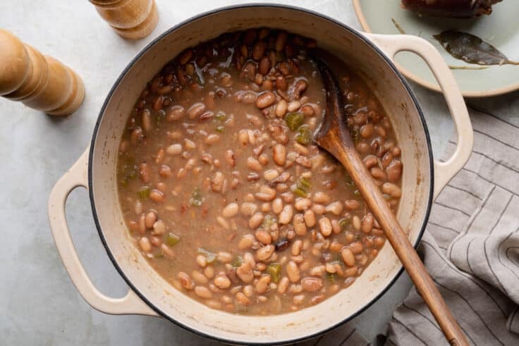 The pot of soup beans after simmering.