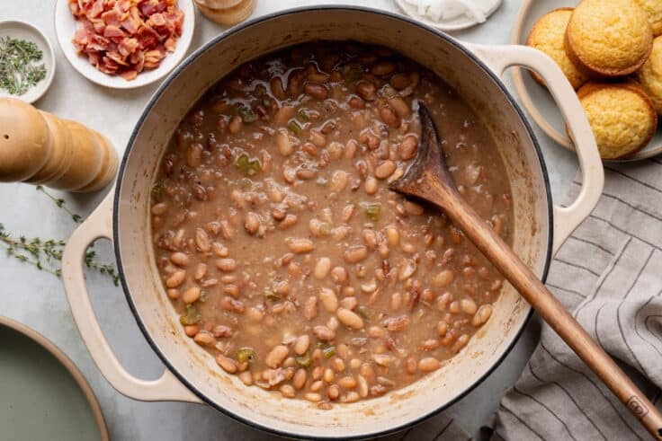The pot of soup beans after simmering.