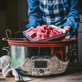 Adding beef to a slow cooker