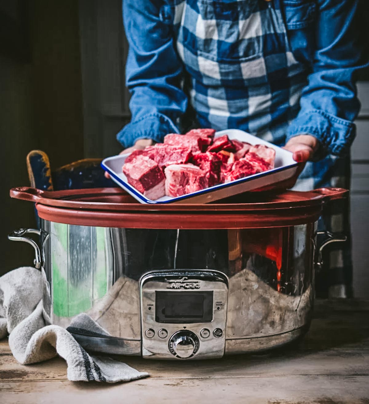 Adding beef to a slow cooker