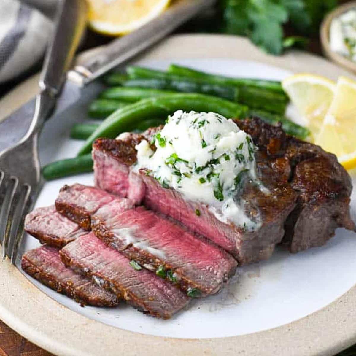 https://www.theseasonedmom.com/wp-content/uploads/2023/03/How-to-Cook-Filet-Mignon-in-a-Cast-Iron-Skillet-Square.jpg