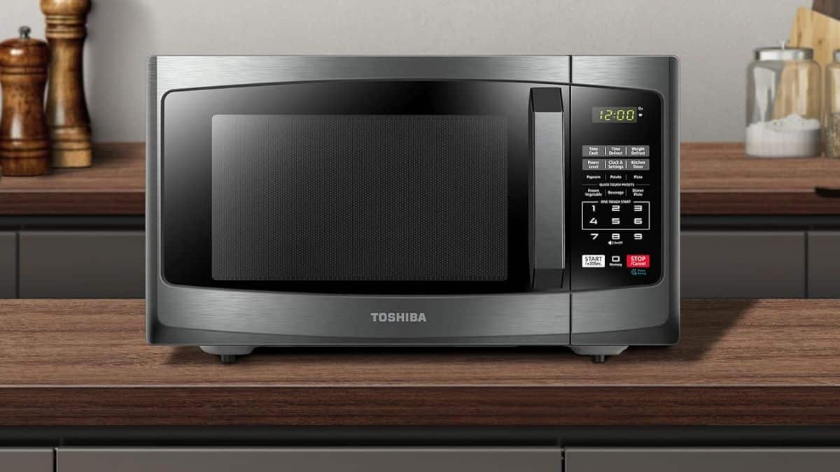 Best small microwaves: Toshiba Countertop Microwave 