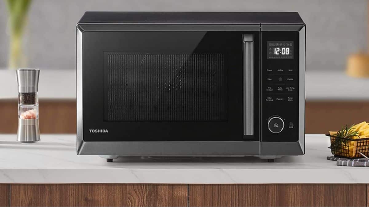 Best small microwaves: Toshiba Air Fryer Combo 8-in-1 Countertop Microwave Oven 