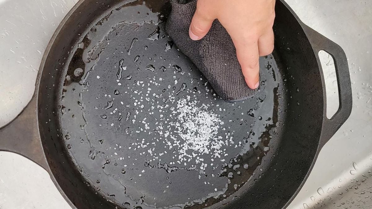 How to clean cast iron 