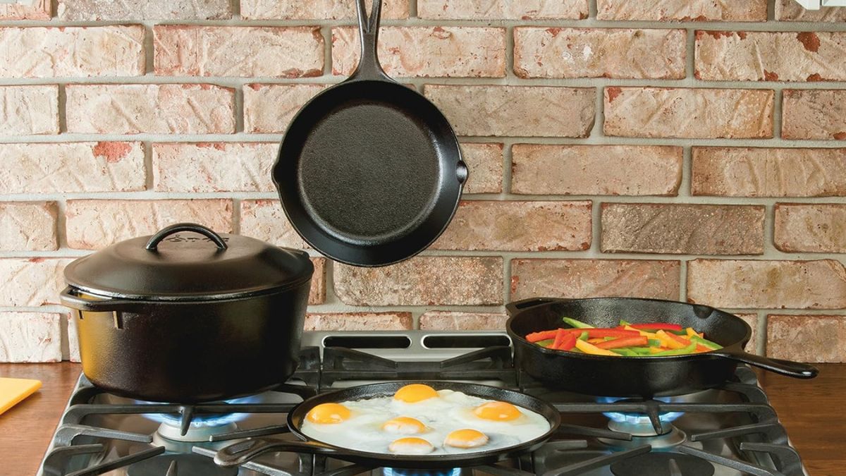 Best cast iron cookware sets: Lodge 