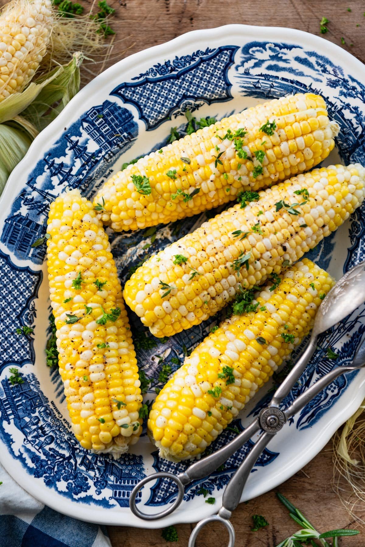Close overhead shot of corn on the cob in the oven on a blue plate.