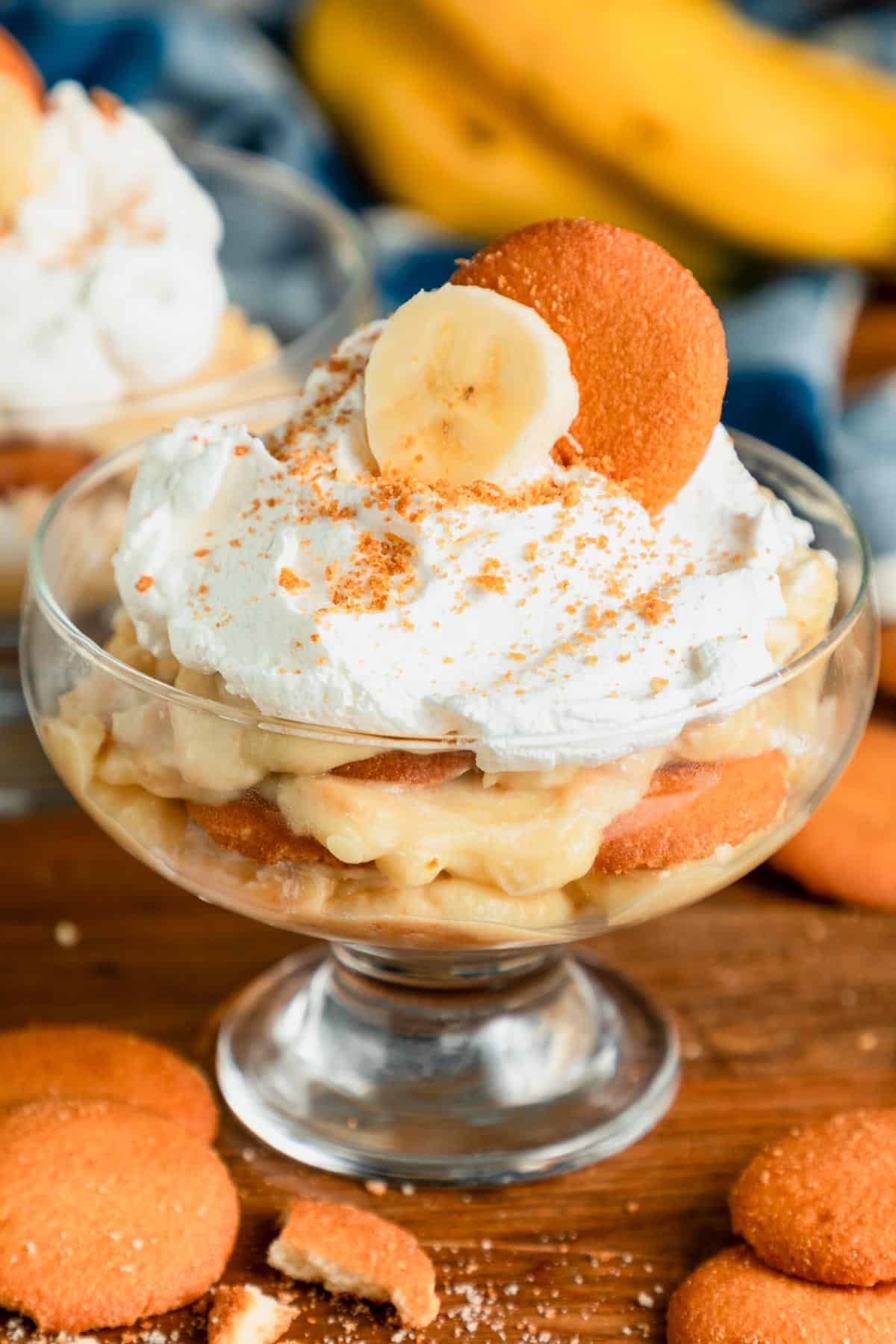 Side shot of a glass dish full of easy banana pudding.