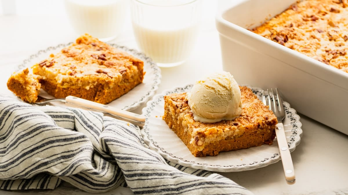 Pumpkin Dump Cake {No Mixing Required} – The Seasoned Mom